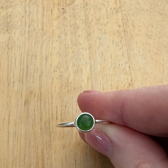 Elegant Silver Green Jade Stone Ring Size 8 - Picture 3 of 3